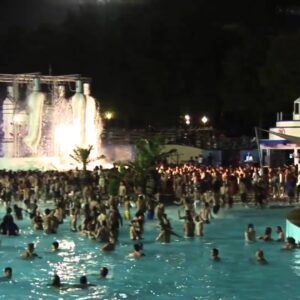 Aquafan di Riccione, inaugurazione Schiuma Party dell'estate 2012