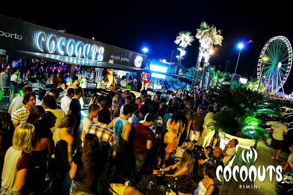 Discoteca Coconuts, Festa della Donna con Gordon & Dario Cassini