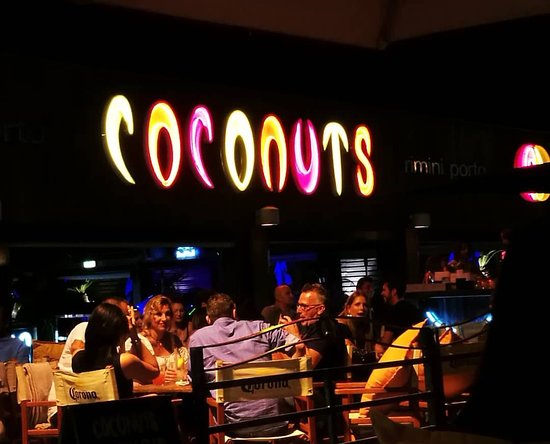Dinner + 3 ambienti musicali alla discoteca Coconuts (ex Pestifero)