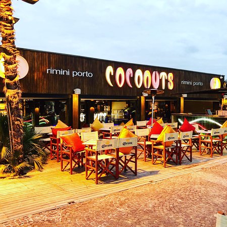 Dinner + 4 ambienti musicali alla discoteca Coconuts (ex Pestifero) di Rimini