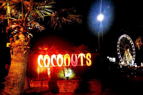 Discoteca Coconuts di Rimini, dj Danilo Rossini and voice Andrea Frambosi