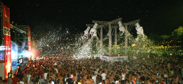 Aquafan di Riccione, inaugurazione Schiuma Party estate 2014