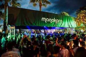 Inaugurazione bagno a mezzanotte al Manakara Beach Club di Tortoreto